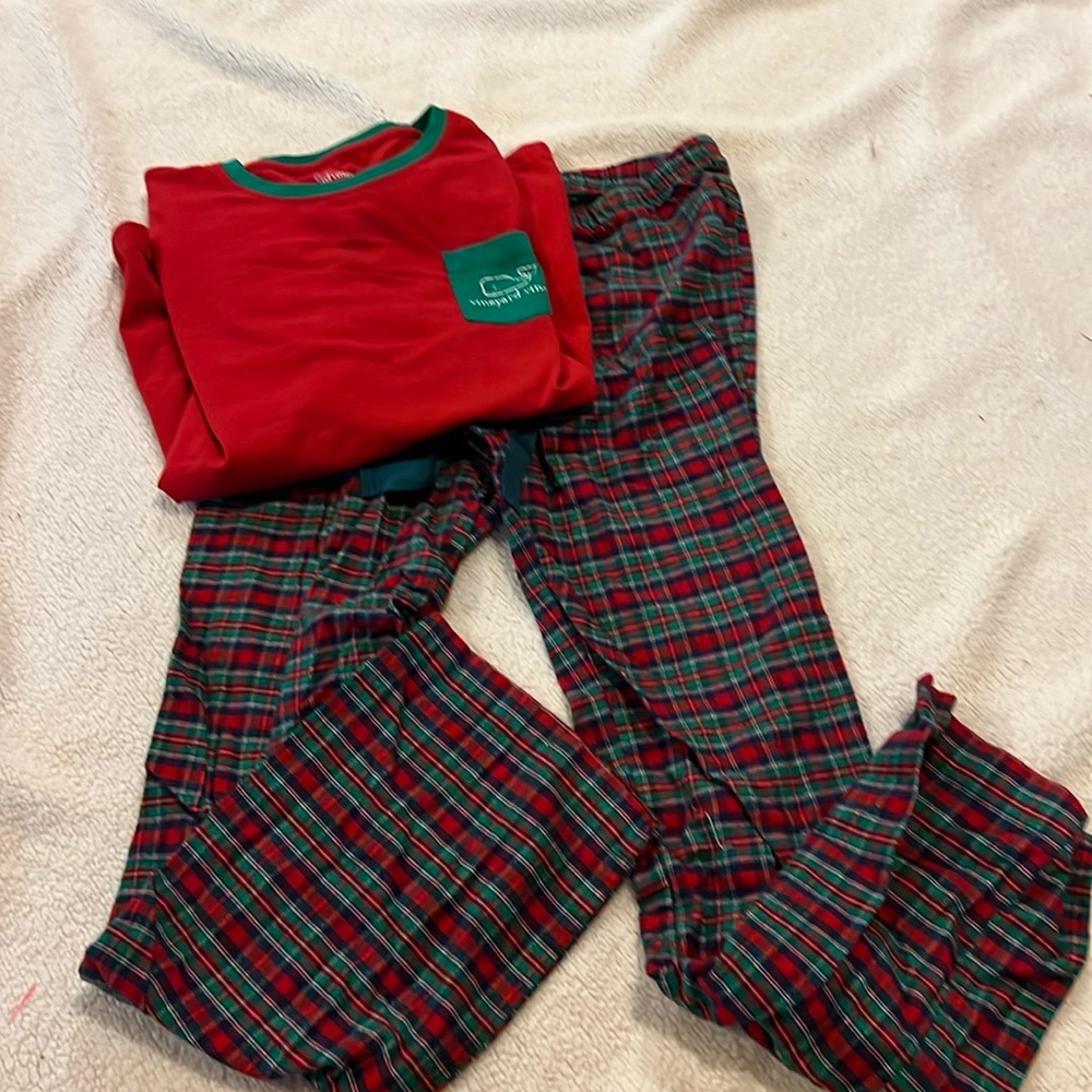 Women’s Vineyard Vines PJ Set.